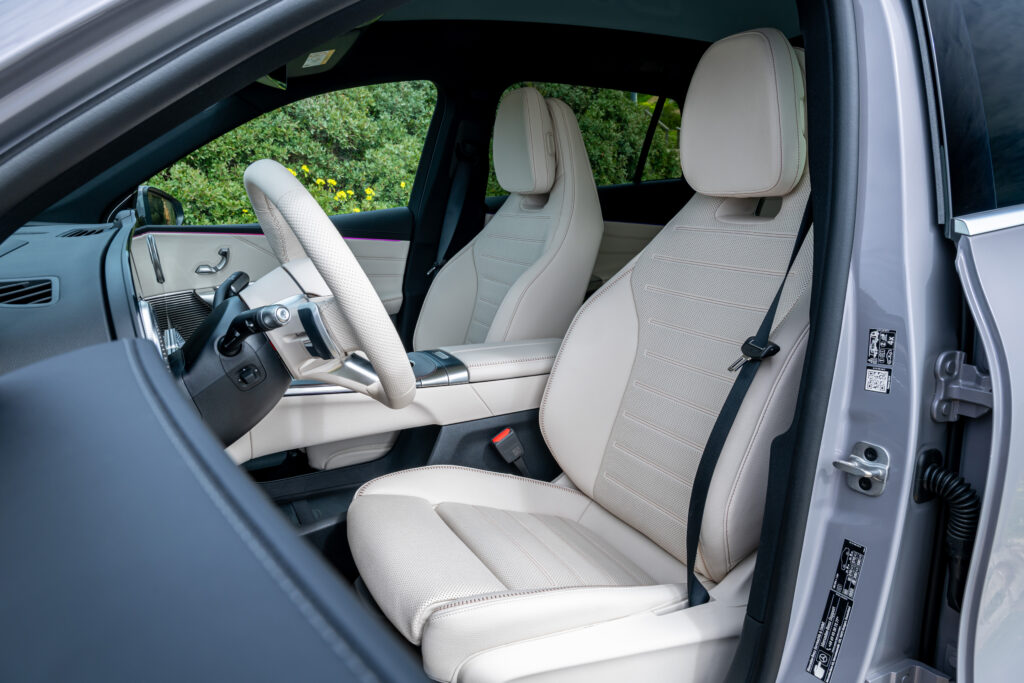 Die Sitze passen perfekt, so erwartet man es bei der Marke mit dem Stern. 