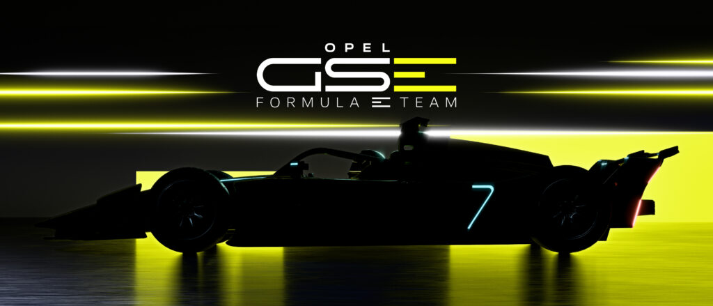 Silhouette des Opel GSE Formula E Gen4-Rennwagens im Seitenprofil vor schwarzem Hintergrund mit gelben Lichtstreifen, darüber das Logo des Opel GSE Formula E Teams