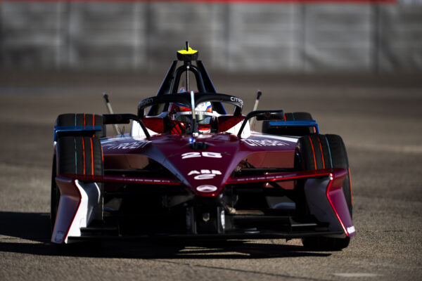 Citroën-Formel-E-Auto Nr. 25 auf der Strecke in Berlin-Tempelhof, Frontalansicht