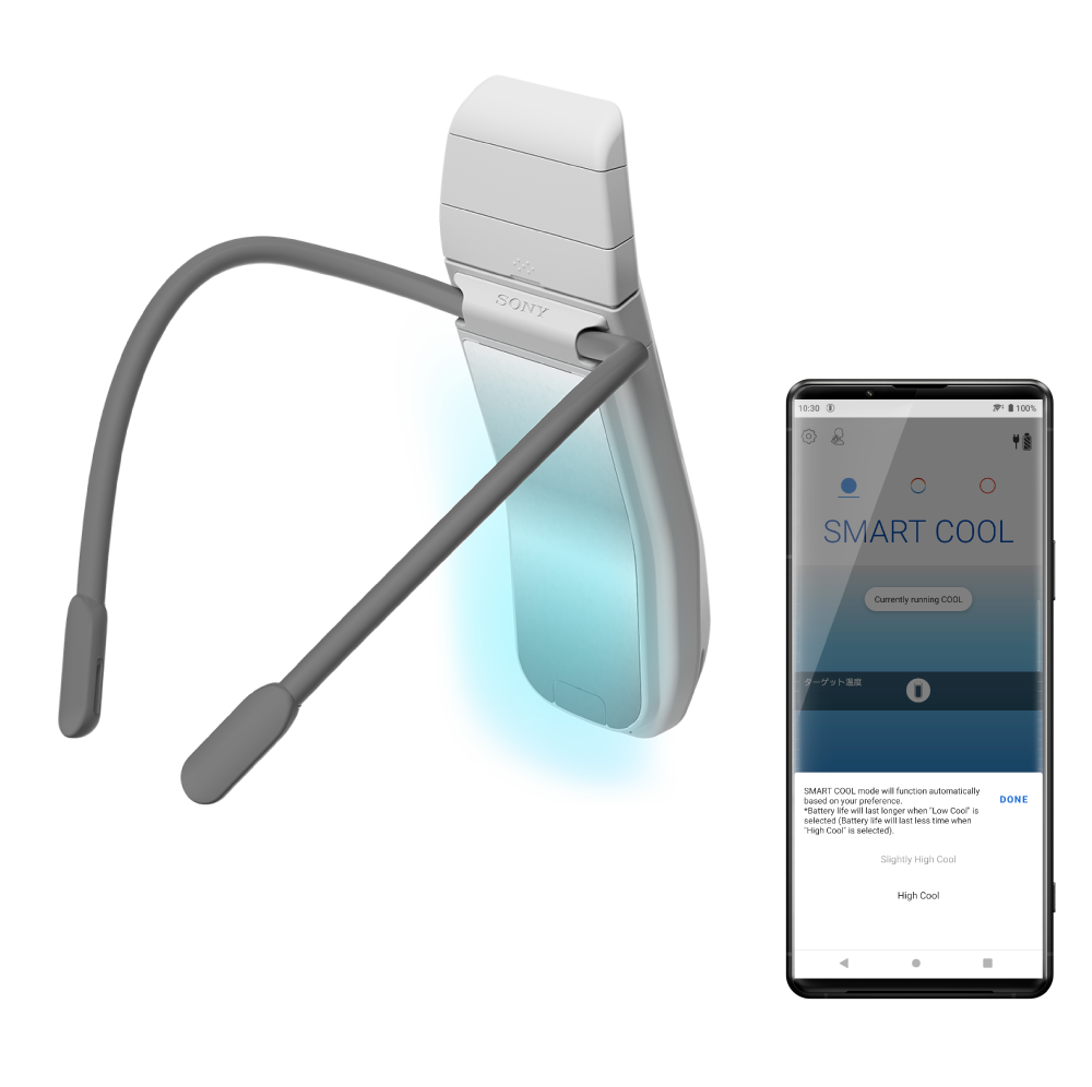 Sony REON POCKET PRO Plus mit grauem Nackenbügel und SMART COOL App auf Smartphone