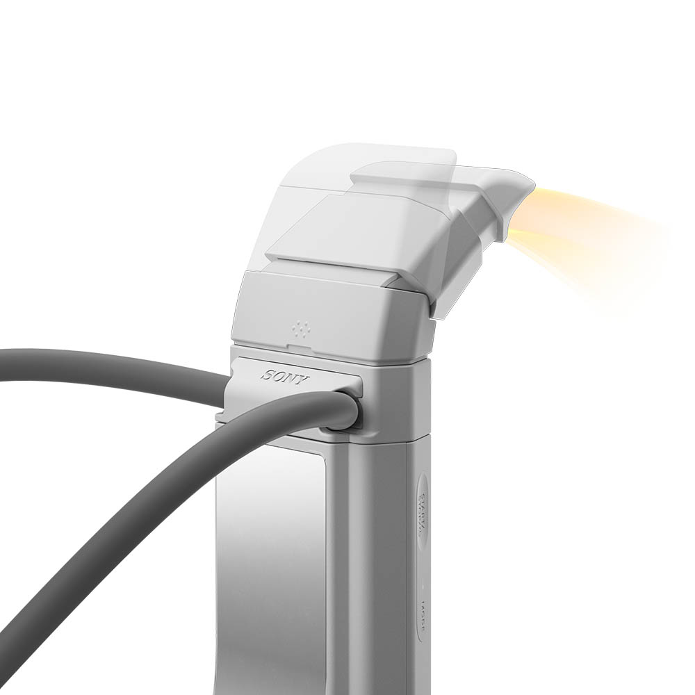 Sony REON POCKET PRO Plus mit leuchtendem Kühlauslass und angeschlossenem Kabel am Nackenbügel