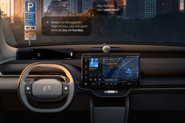 Volvo EX60 Cockpit: Google Gemini erkennt Parkschild per Kamera und beantwortet Parkfrage