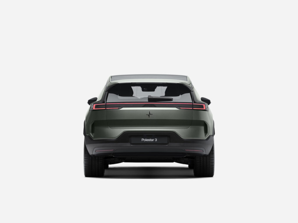 Polestar 3 2026 in Olivgrün, Heckansicht mit durchgehendem LED-Rücklichtband