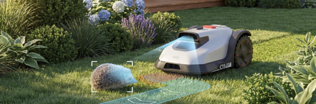 eufy C15 Mähroboter erkennt per Kamera einen Igel auf dem Rasen und weicht automatisch aus