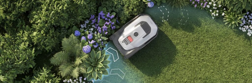 eufy C15 Mähroboter aus der Vogelperspektive erkennt per TrueVision-Kamera Hindernisse am Beetrand