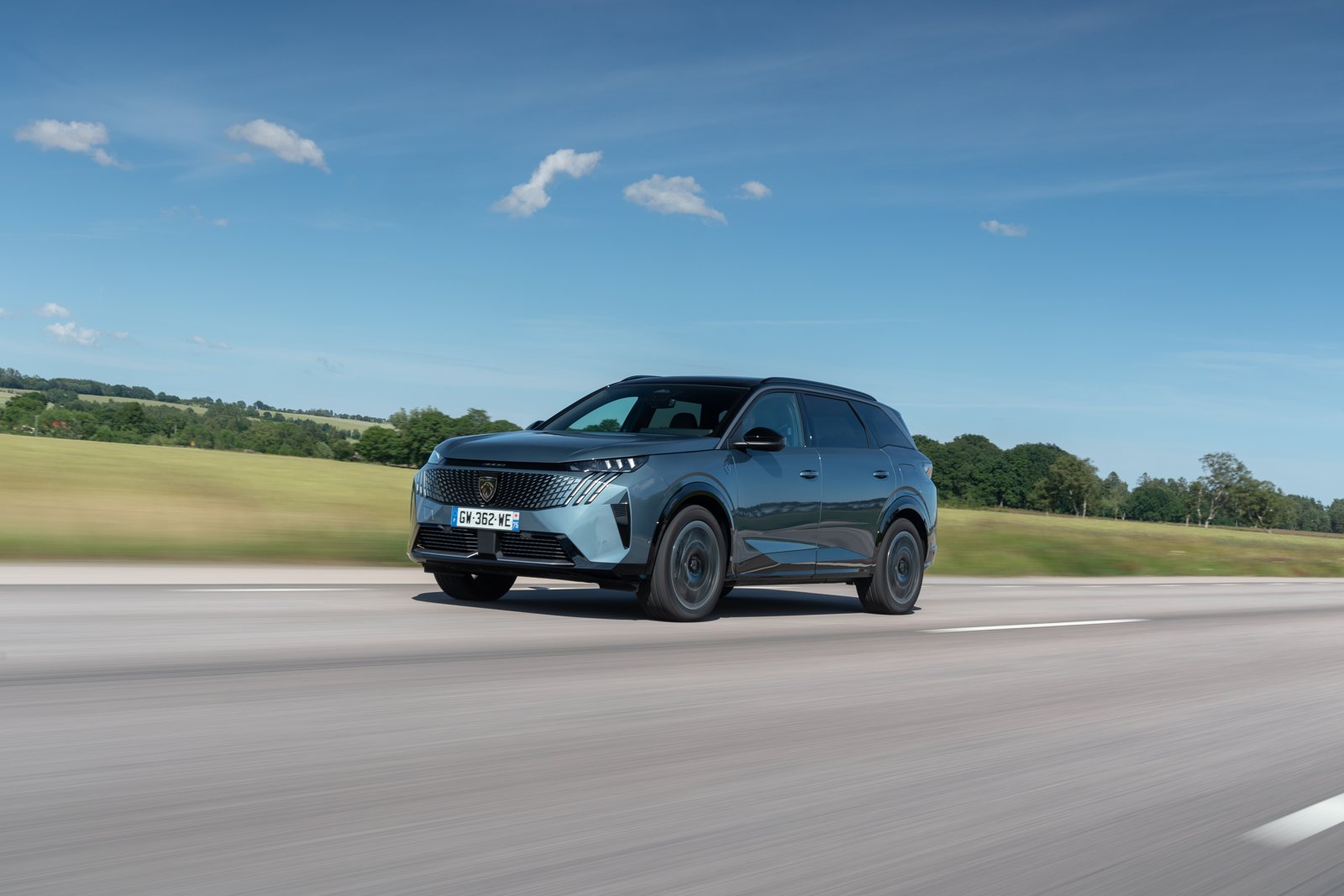 Peugeot e-5008
