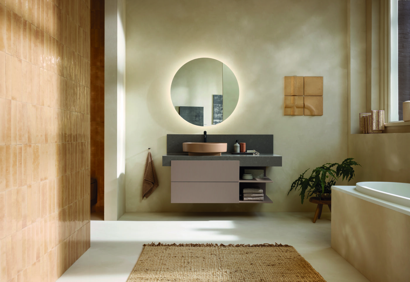 Duravit Balcoon Badezimmer mit rundem Aufsatzbecken, Silestone-Konsole und beleuchtetem Rundspiegel