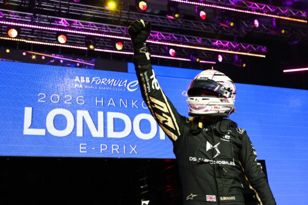 Taylor Barnard (DS Automobiles) reckt die Faust beim Sieg beim 2026 Hankook London E-Prix