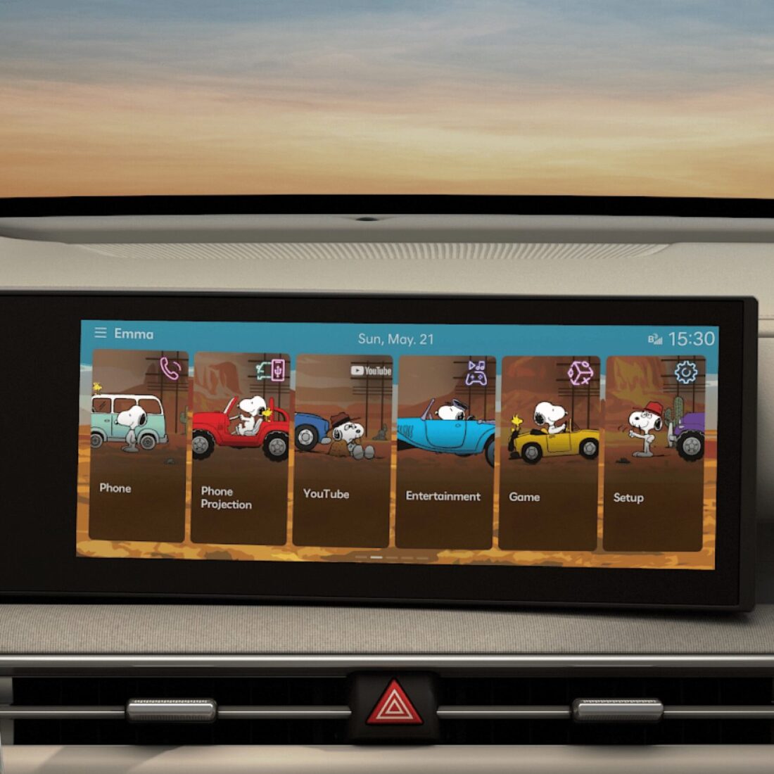 Hyundai ccNC-Display mit Peanuts-Theme: Snoopy-Figuren auf App-Kacheln wie YouTube und Entertainment