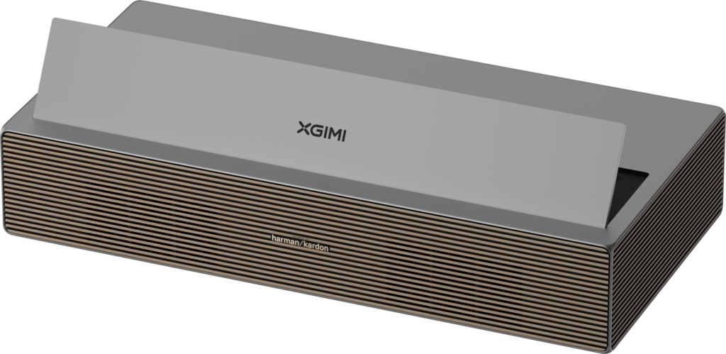 XGIMI Aura 3 Ultrakurzdistanzprojektor mit Harman/Kardon-Lautsprechergrill, Schrägansicht