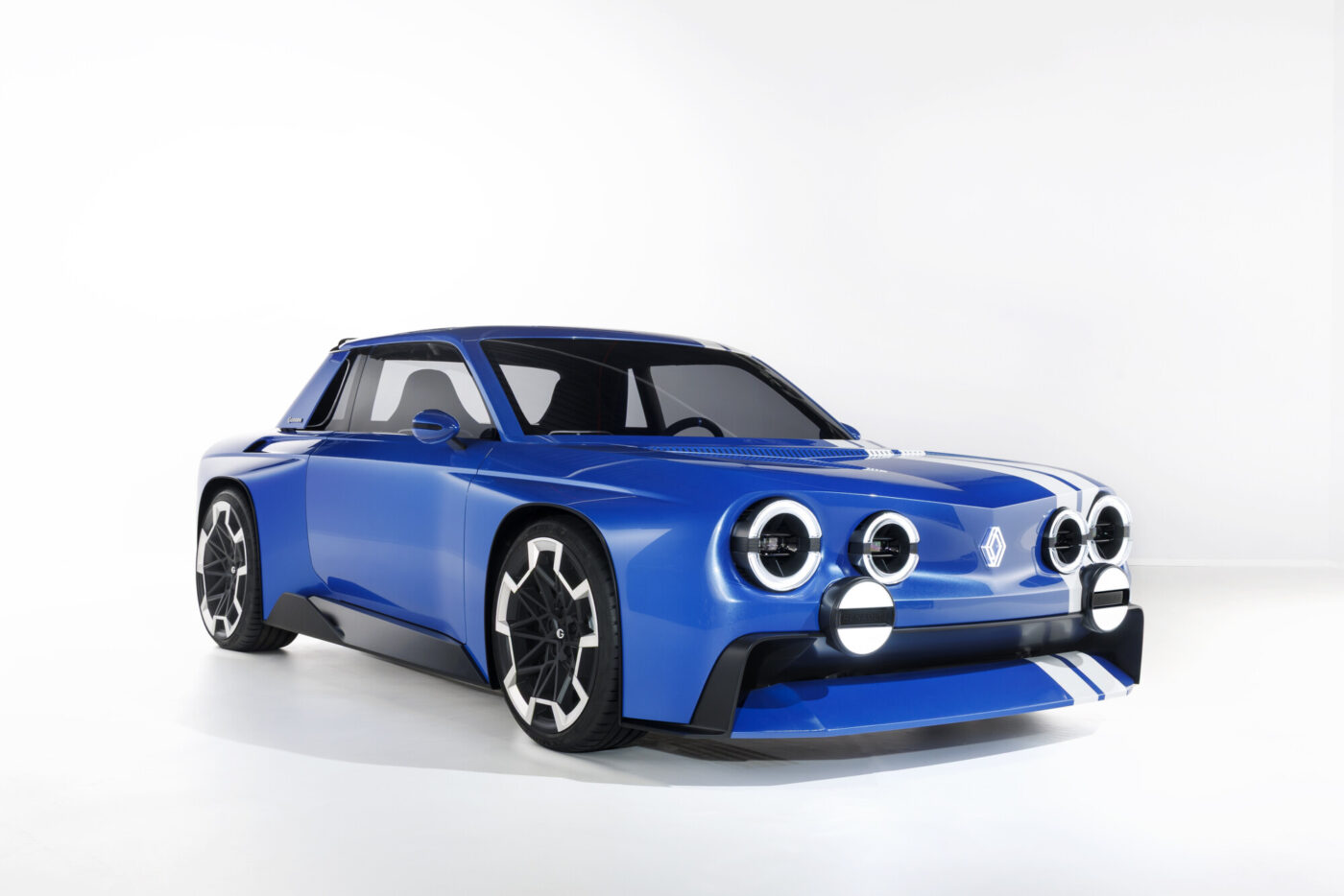 Renault 8 Gordini Concept in Blau mit weißen Doppelstreifen, runden LED-Scheinwerfern, Studioaufnahme
