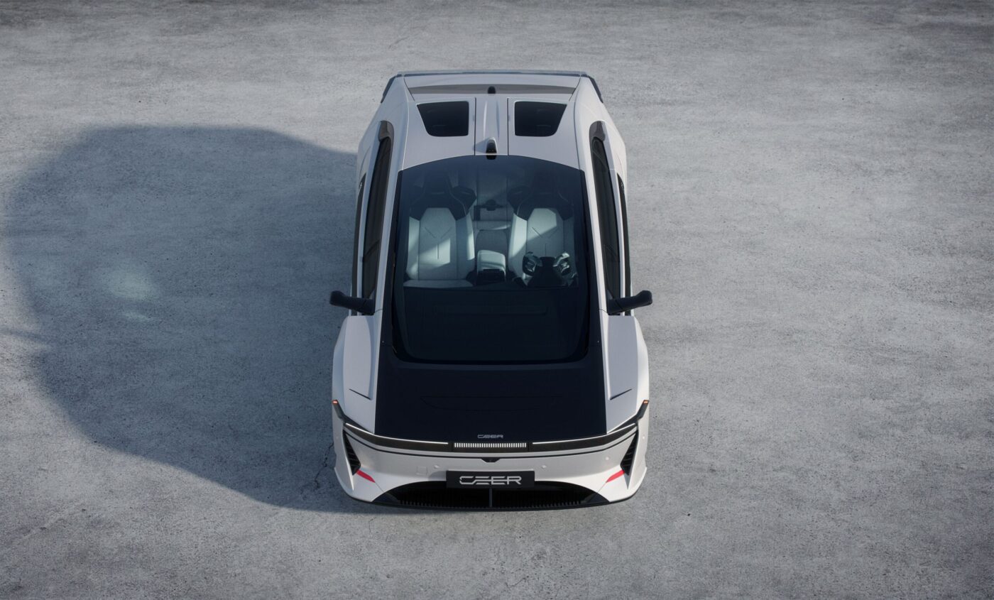 CEER EXOBOT SUV von oben: weißes Dach mit großem Glaspanel, heller Innenraum sichtbar