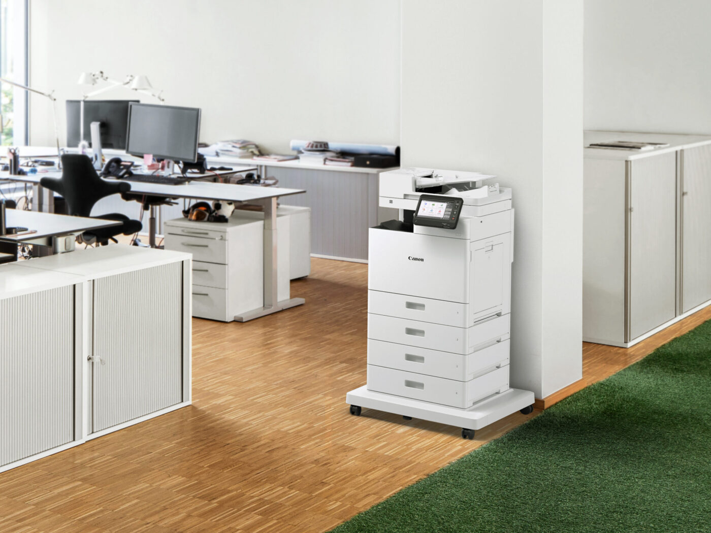 Canon imageFORCE C1700-Series Multifunktionsdrucker auf Rollwagen in modernem Büro