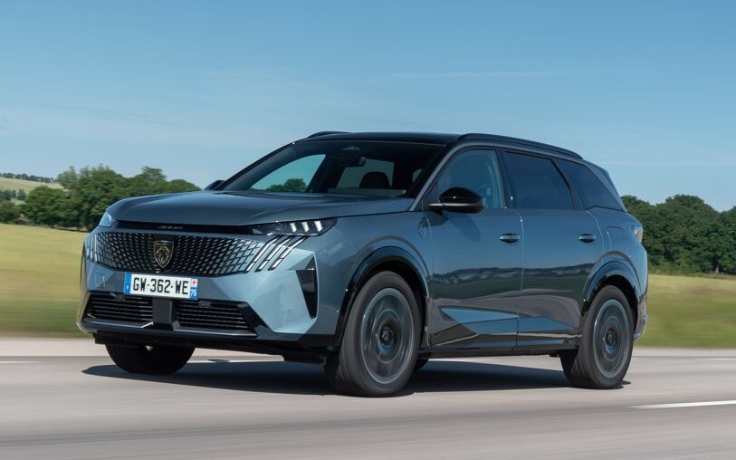 Peugeot e-5008