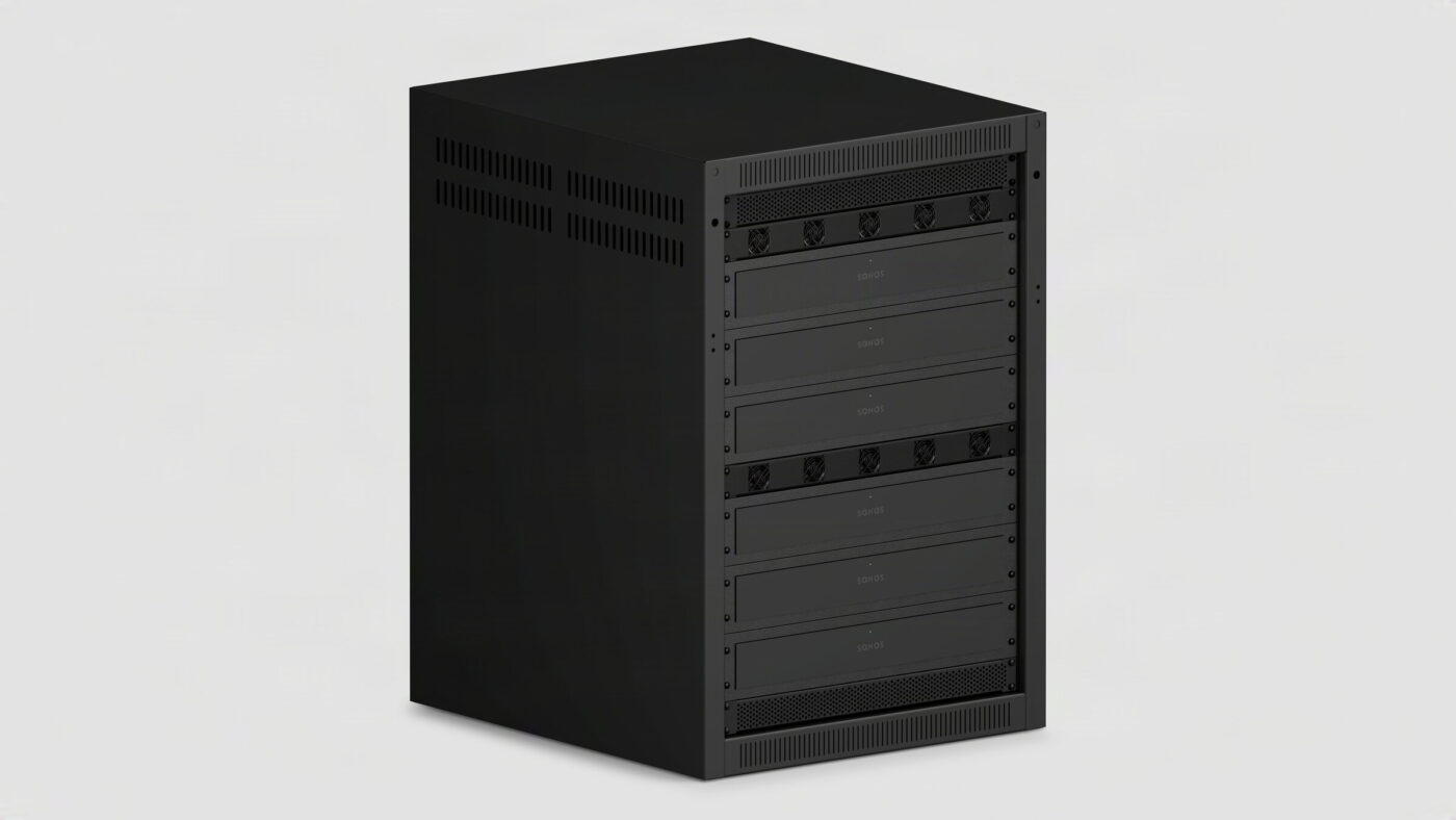 Mehrere Sonos Amp Multi übereinander in einem Geräterack