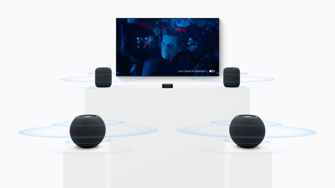 Vier HomePod mini 2 im Wohnzimmer als Surround-System mit dem Apple TV 4K