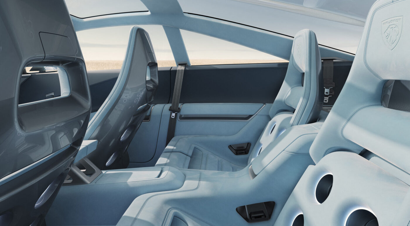 Peugeot RCZ Vision Interieur: hellblaue Sportsitze mit Lochdesign, Panoramadach und Sicherheitsgurte