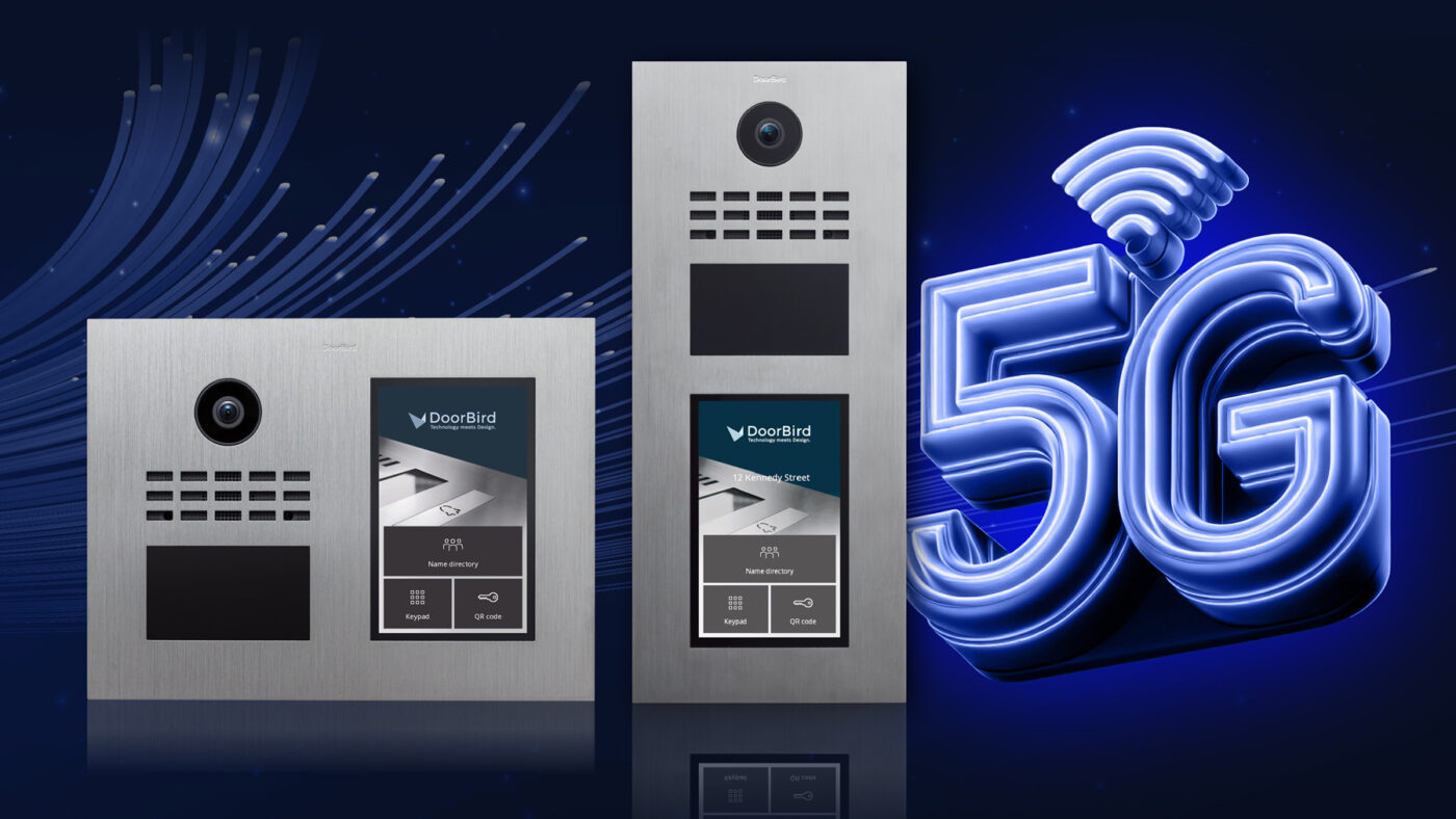 DoorBird D31x-Türstationen mit Touchscreen und Kamera neben leuchtendem 5G-Logo