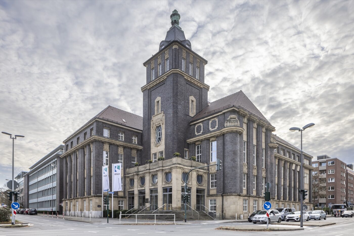 Historische Hauptverwaltung der Emschergenossenschaft in Essen mit Turm