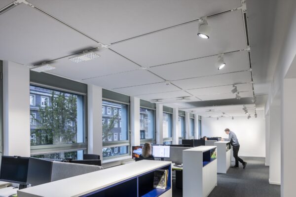 Der Büroflur als Bühne