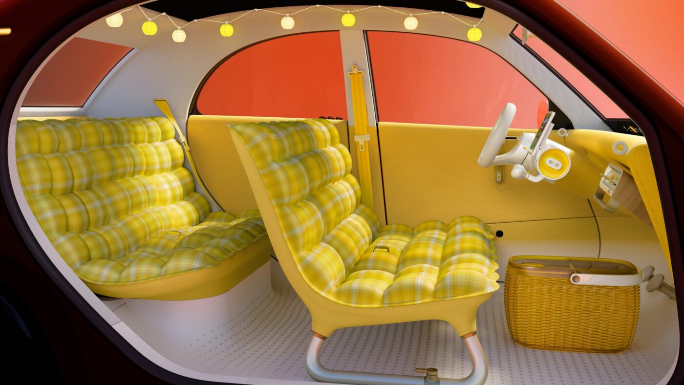 Citroën 2CV Concept: gelb karierte Sitze, Lichterkette, Weidenkorb und minimales Lenkrad im Retro-Innenraum